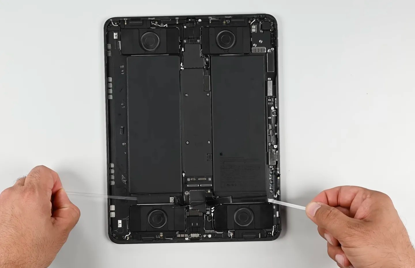 M4 iPad Pro'nun pil değişimi artık daha kolay